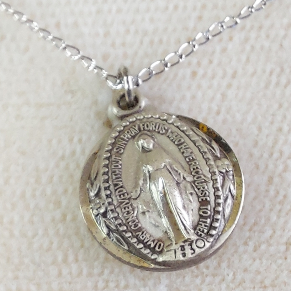 Vtg Sterling Silver Mary Religious Medallion Necklace NEVER WORN NOS Felice w/Bx - Picture 3 of 16